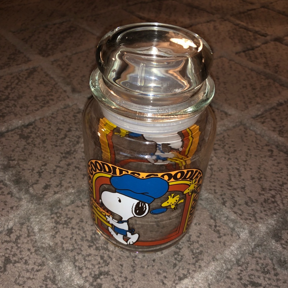 Peanuts Snoopy Jar - Picture 3 of 8